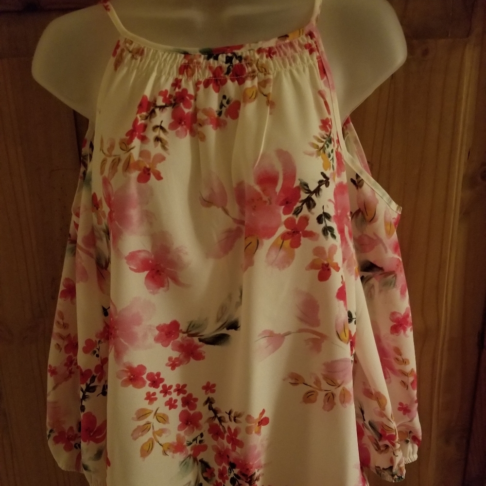 SANCTUARY CLOTHING COLD SHOULDER  FLORAL PRINT TOP. NWT.